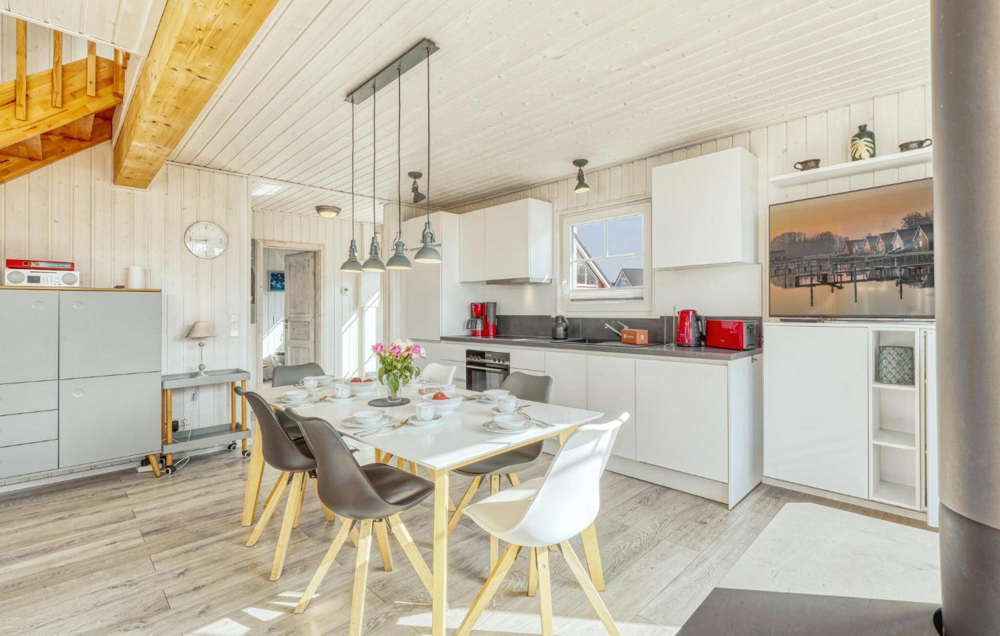 Beautiful Home In Zerpenschleuse With Kitchen Exterior photo